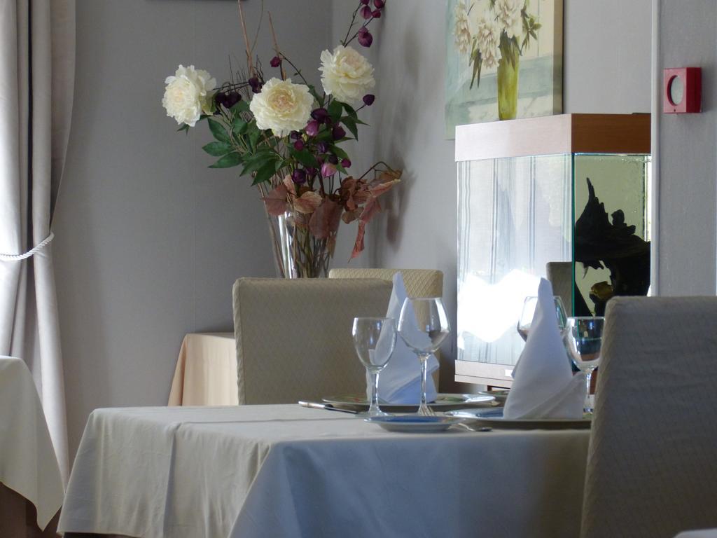 Hotel Restaurant "Le Relais" Courtenay  Pokoj fotografie