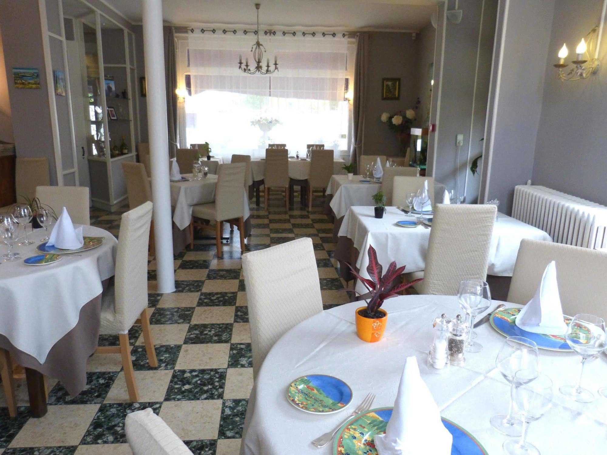 Hotel Restaurant "Le Relais" Courtenay  Exteriér fotografie